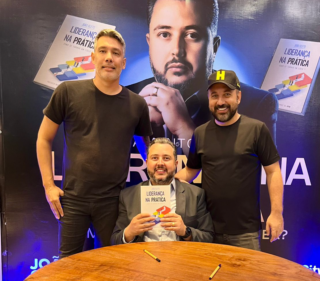 Lançamento do livro “Liderança na Prática” reúne lideranças e é marcado por sucesso de público