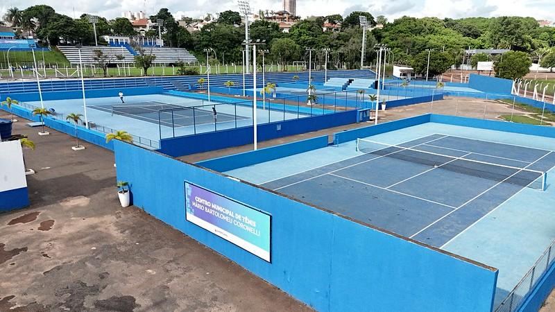 Quadras de tênis do Centro Cívico são reabertas após limpeza e manutenção